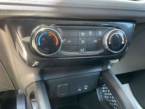 Used 2025 Chevrolet TrailBlazer LT AWD/4WD image 14