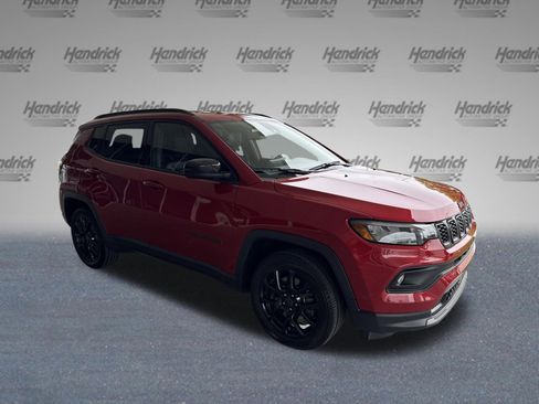 Used 2025 Jeep Compass Latitude w/ Altitude Special Edition AWD/4WD image 2