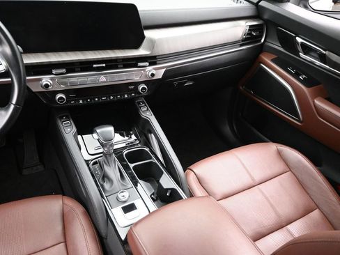 Used 2024 Kia Telluride EX w/ EX Captain's Chair Package image 14