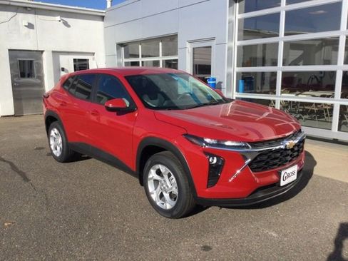 New 2026 Chevrolet Trax LS w/ LS Convenience Package image 2