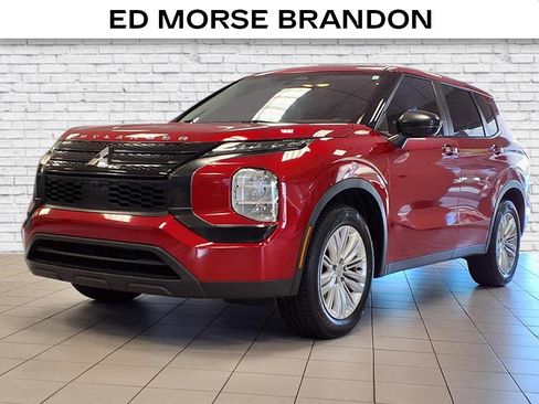 Used 2022 Mitsubishi Outlander ES image 1