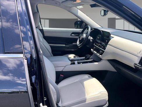 Used 2022 Nissan Pathfinder SL AWD/4WD image 30