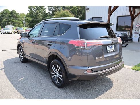 Used 2016 Toyota RAV4 LE FWD image 3