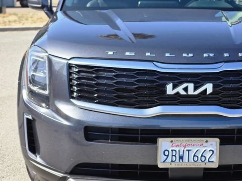 Used 2022 Kia Telluride EX w/ EX Premium Package FWD image 2