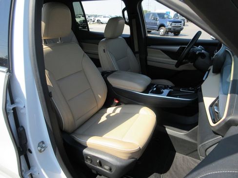 Certified 2025 Buick Enclave Preferred FWD image 24