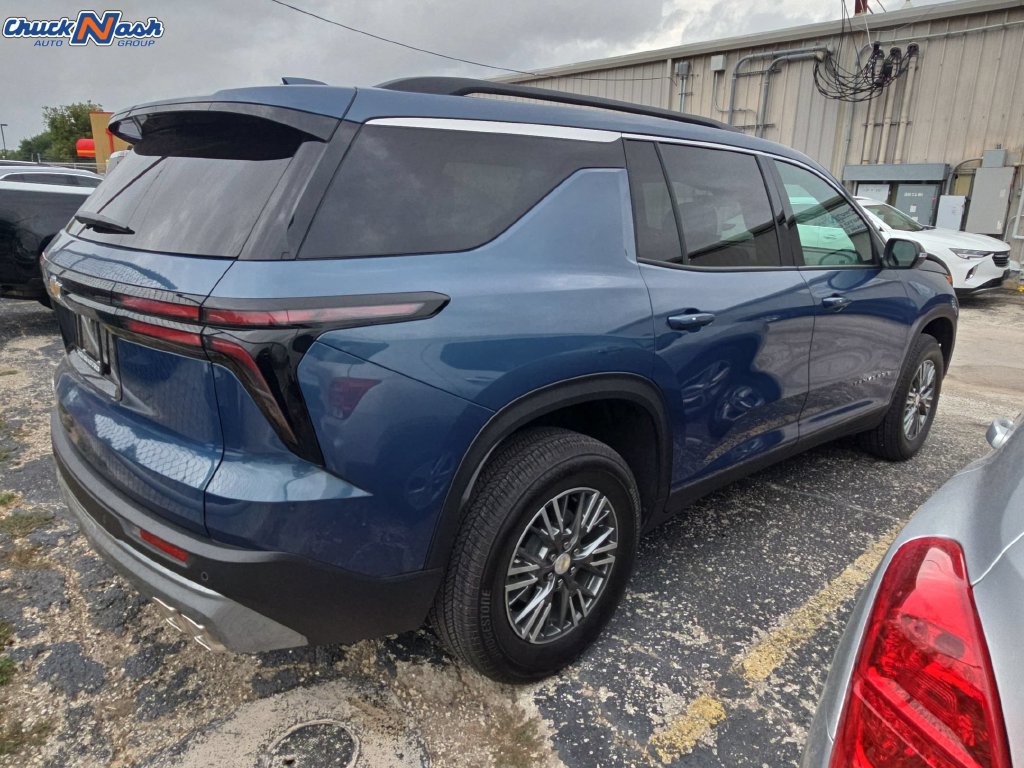 Used 2026 Chevrolet Traverse LT FWD image 5
