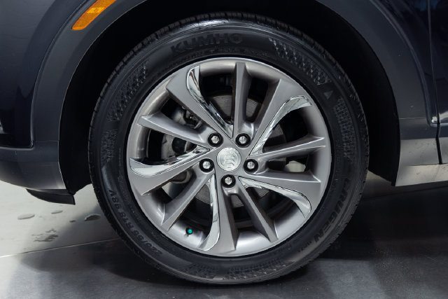 Used 2020 Buick Encore GX Essence w/ Experience Buick Package FWD image 28