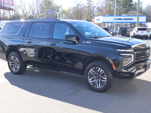 Certified 2025 Chevrolet Suburban Z71 w/ Sun And Tow Package image 2