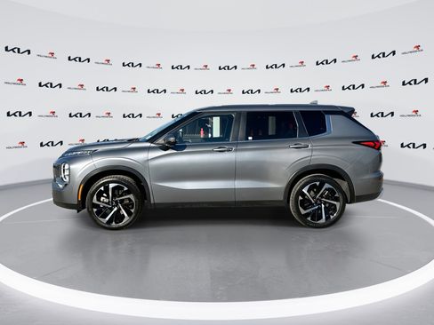 Used 2024 Mitsubishi Outlander SE Black Edition image 5