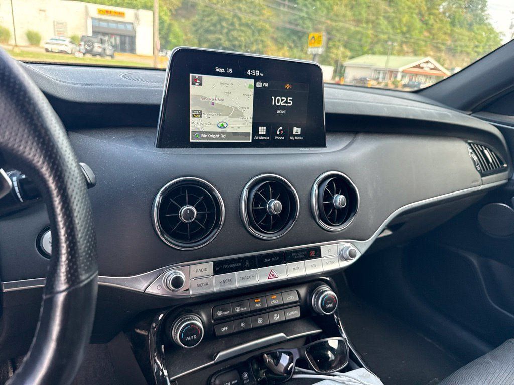 Used 2018 Kia Stinger GT2 AWD/4WD image 9