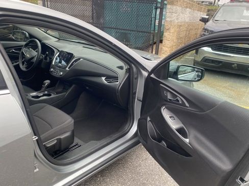 Used 2025 Chevrolet Malibu RS image 24