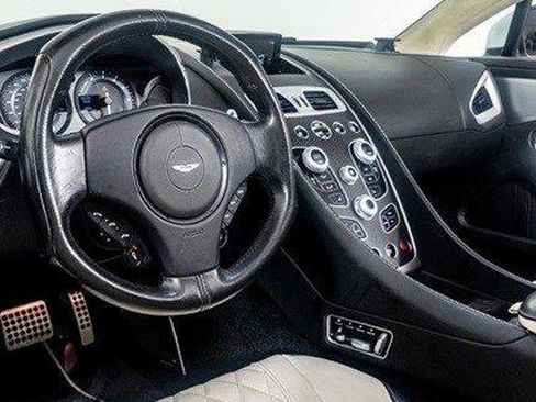 Used 2017 Aston Martin Vanquish S image 2