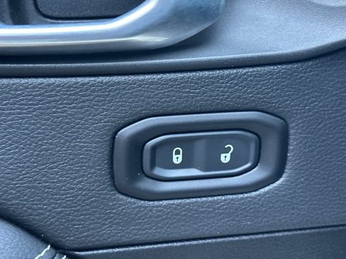 Used 2021 Jeep Wrangler Unlimited Sahara AWD/4WD image 11