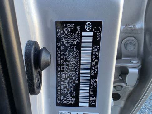 Used 2025 Toyota Corolla SE FWD image 9