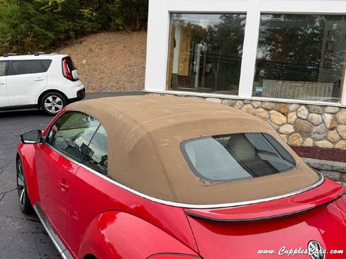 Used 2013 Volkswagen Beetle 2.0T image 28