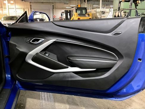 Used 2020 Chevrolet Camaro LT image 17