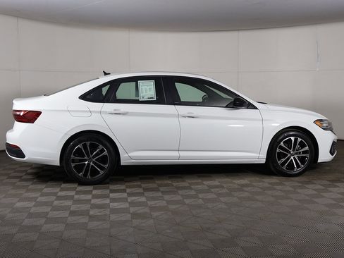 Used 2024 Volkswagen Jetta Sport image 16