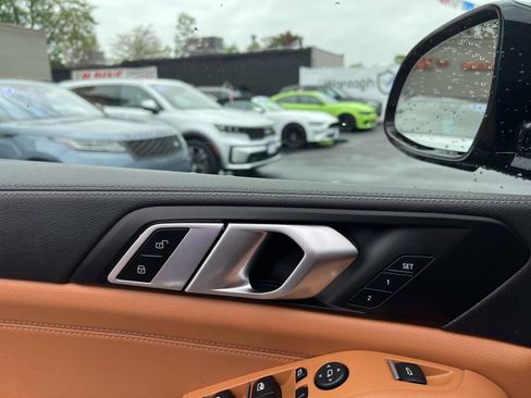 Used 2022 BMW X5 xDrive40i w/ M Sport Package image 17