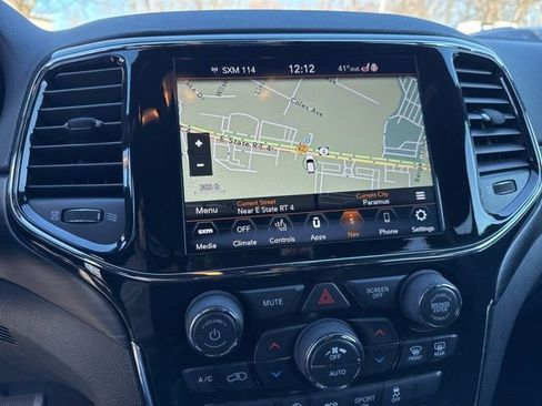 Certified 2022 Jeep Grand Cherokee Laredo X image 6