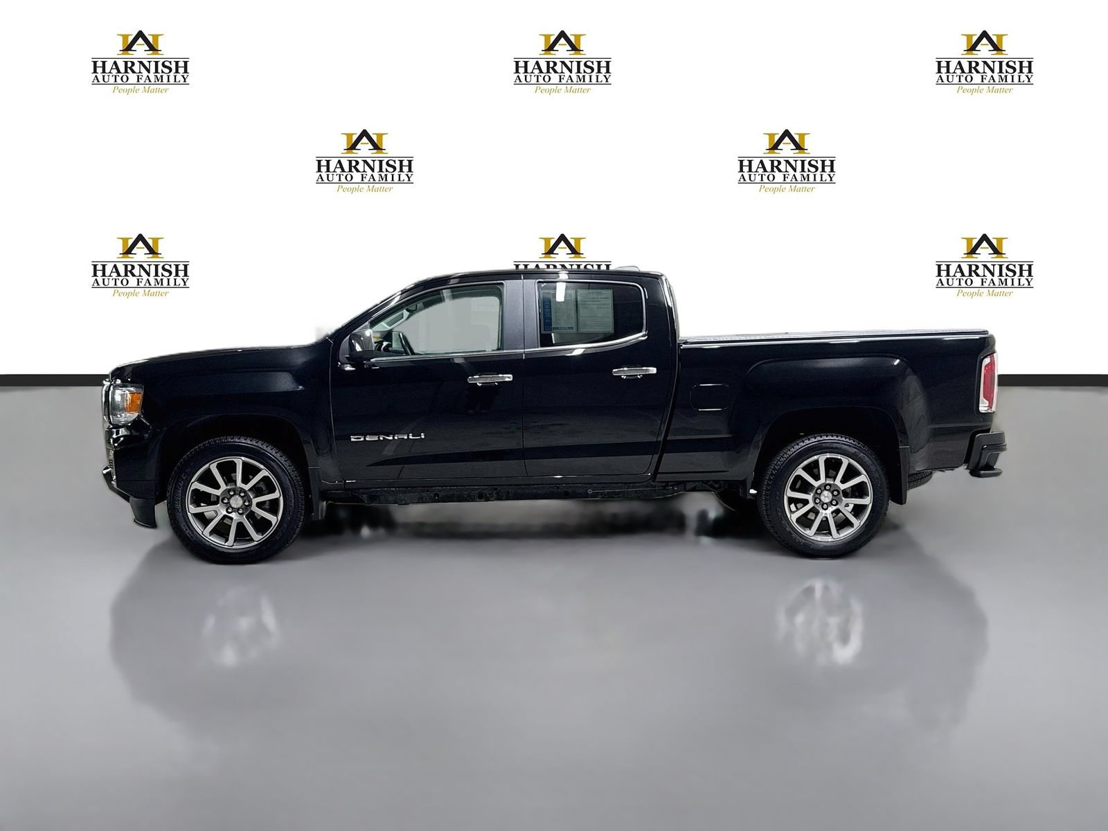 Used 2022 GMC Canyon Denali w/ Denali Black Edition Package AWD/4WD image 9