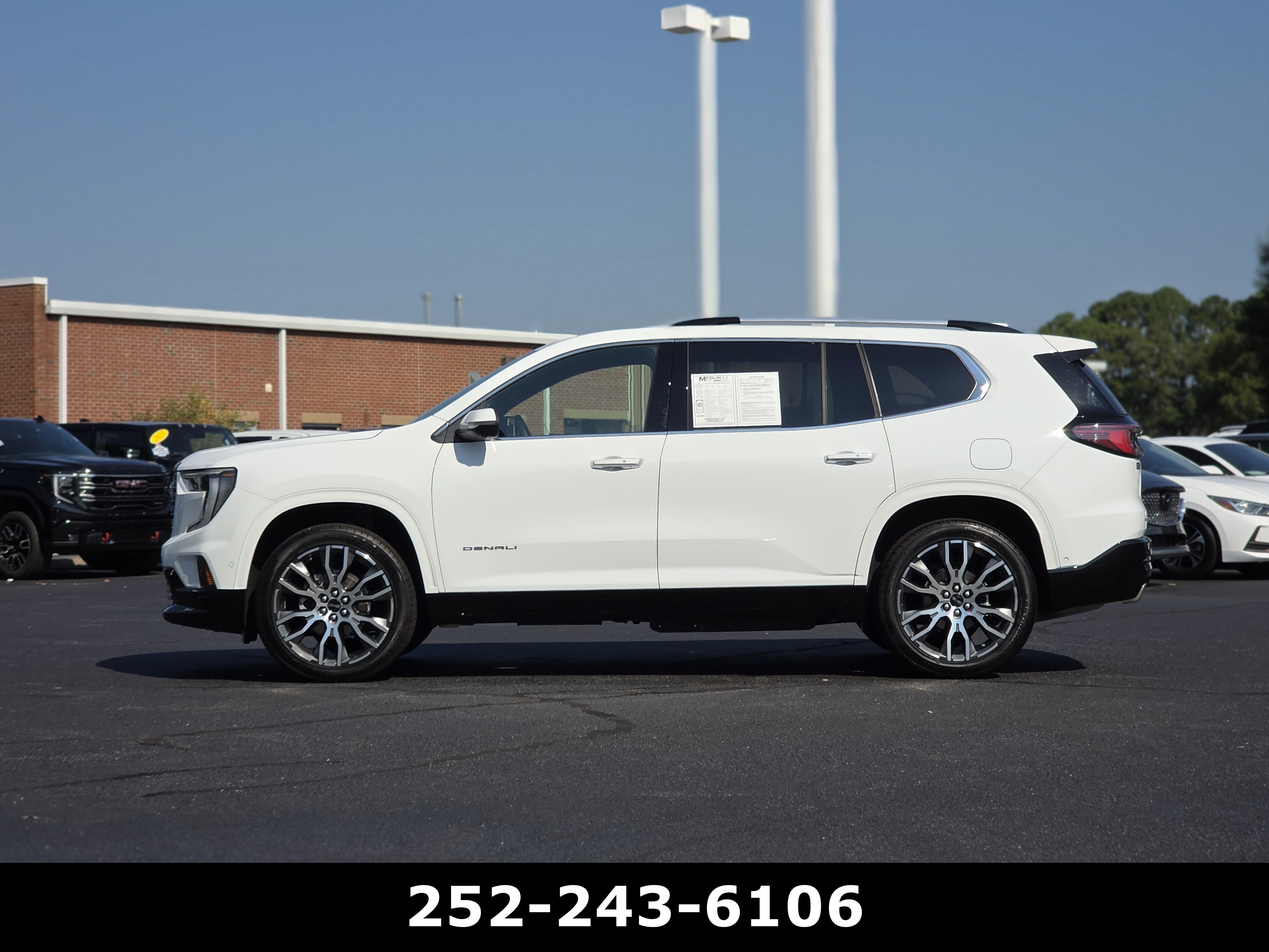 Used 2026 GMC Acadia Denali Ultimate FWD image 4