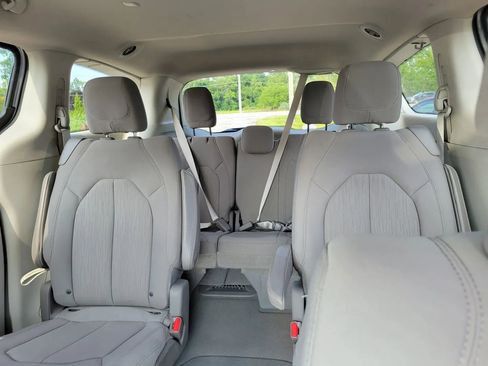 Used 2021 Chrysler Voyager LX image 21