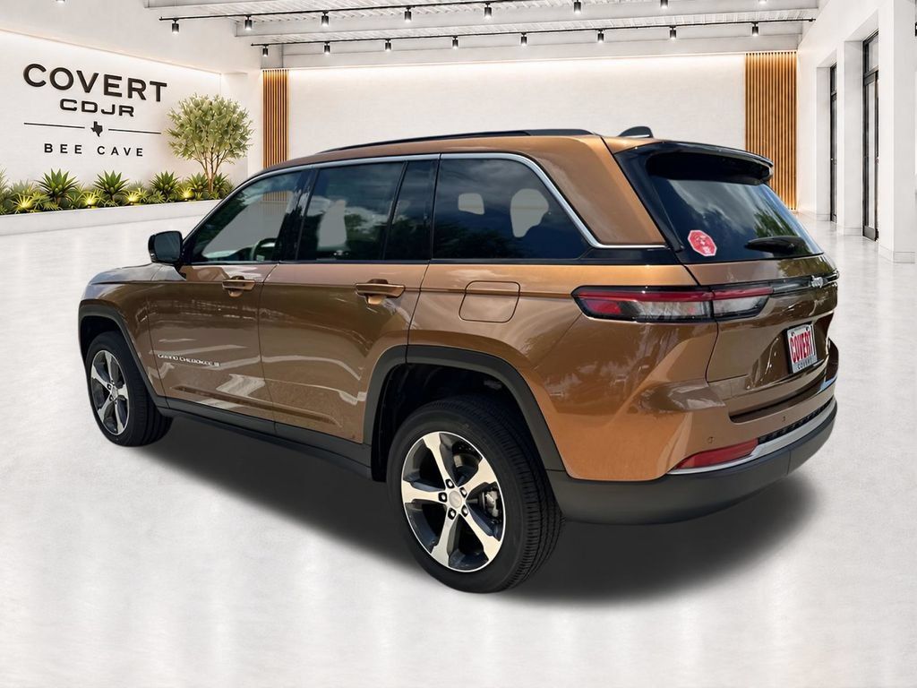 New 2026 Jeep Grand Cherokee Limited RWD image 9