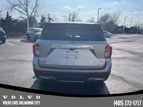 Used 2022 Ford Explorer King Ranch w/ Premium Technology Package image 6