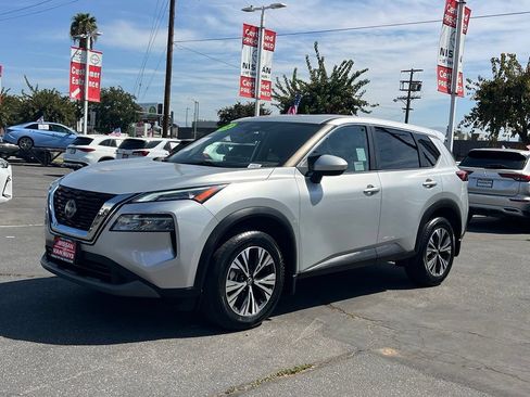 Used 2023 Nissan Rogue SV FWD image 2