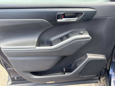 Used 2025 Toyota Highlander XSE AWD/4WD image 18