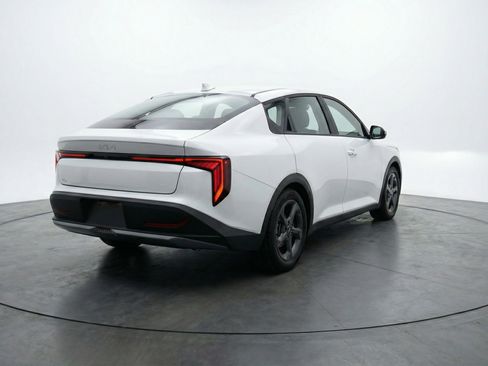 Used 2025 Kia K4 FWD image 9