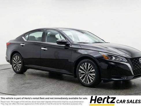 Used 2025 Nissan Altima 2.5 SV image 1