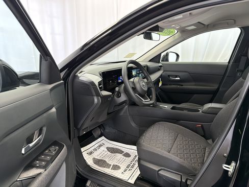 Used 2025 Nissan Kicks SV w/ Illumination Package FWD image 7