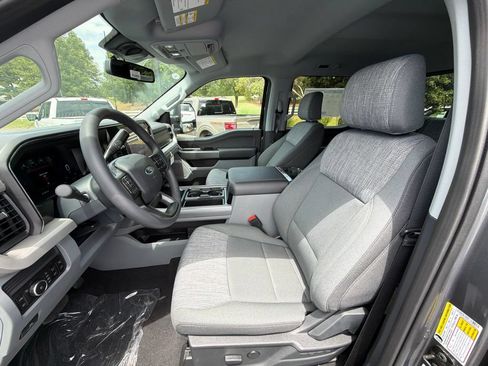 New 2026 Ford F250 XLT w/ XLT Premium Package AWD/4WD image 9
