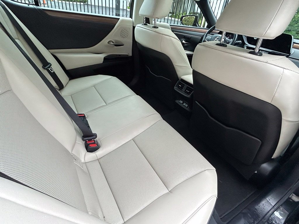 Used 2025 Lexus ES 350 w/ Premium Package FWD image 34