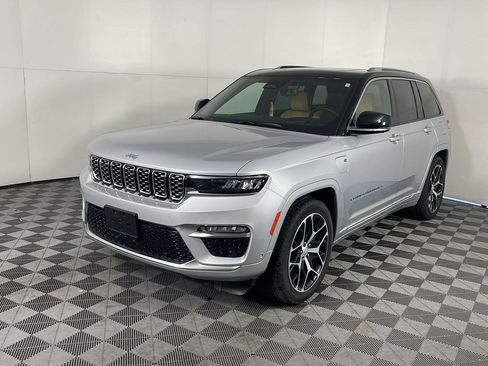 Used 2024 Jeep Grand Cherokee Summit AWD/4WD image 2