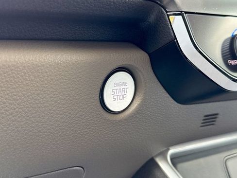 Used 2025 Kia Carnival FWD image 25