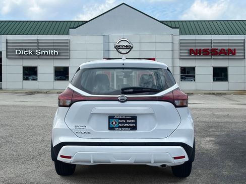 Used 2025 Nissan Kicks Play S image 5