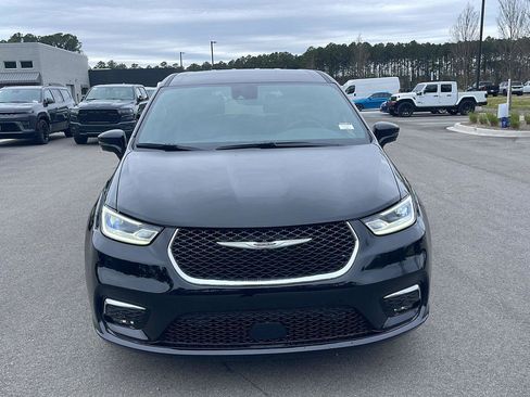 New 2026 Chrysler Pacifica Select image 2