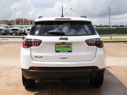 Used 2025 Jeep Compass Latitude w/ Altitude Special Edition AWD/4WD image 5