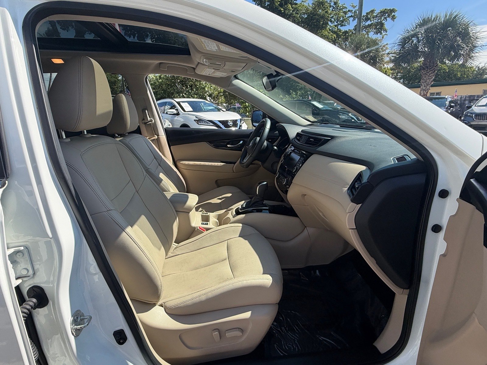 Used 2019 Nissan Rogue SL w/ Premium Package FWD image 17