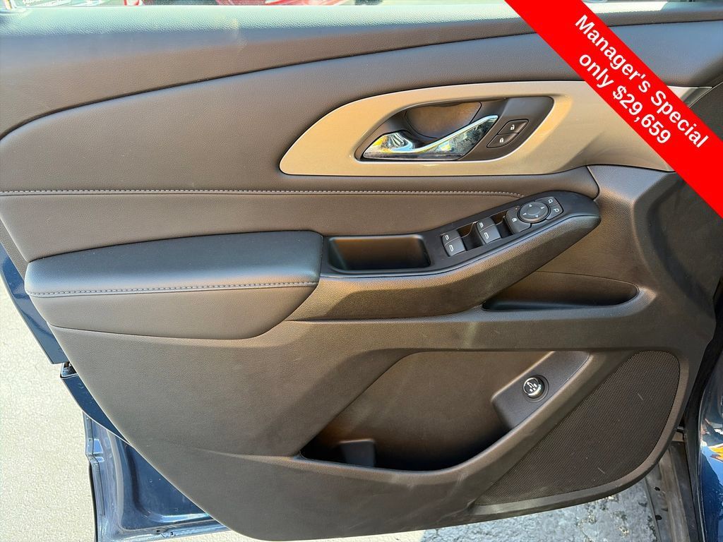 Used 2023 Chevrolet Traverse LT AWD/4WD image 18