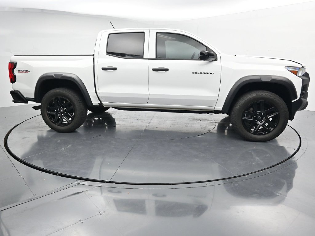 Used 2024 Chevrolet Colorado Trail Boss w/ Technology Package AWD/4WD image 9