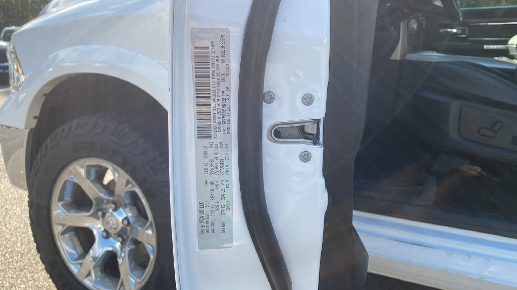 Used 2017 RAM 1500 Laramie w/ Convenience Group AWD/4WD image 18