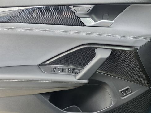 New 2025 Volkswagen Tiguan SE image 16