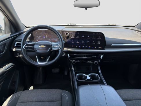 Used 2025 Chevrolet Traverse LT FWD image 14