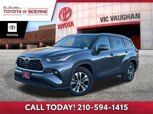 Used 2023 Toyota Highlander XLE image 1