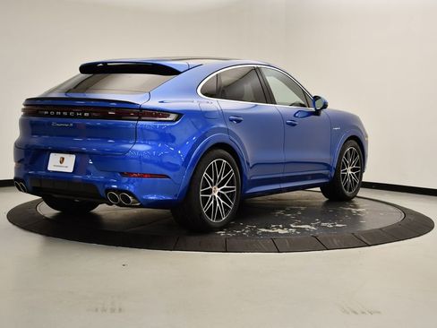 Certified 2025 Porsche Cayenne S image 7