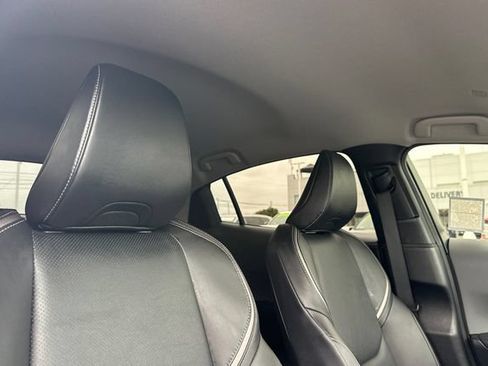 Used 2025 Toyota Prius XLE FWD image 21