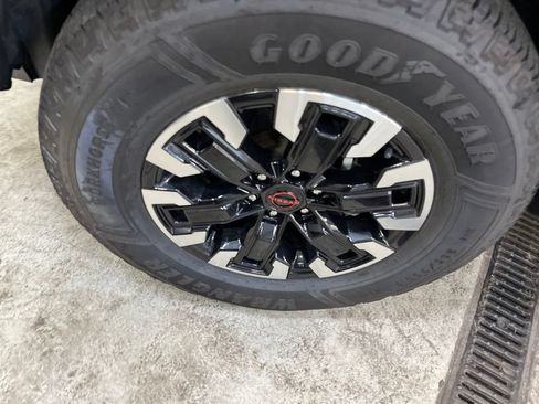 Used 2024 Nissan Frontier PRO-4X AWD/4WD image 10